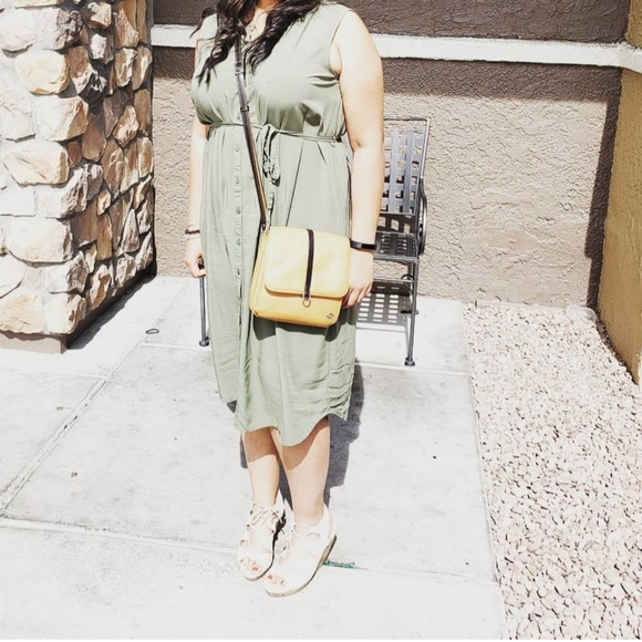 (3 for $30) Old Navy Green (almost) Maxi Dress - Picture 3 of 3